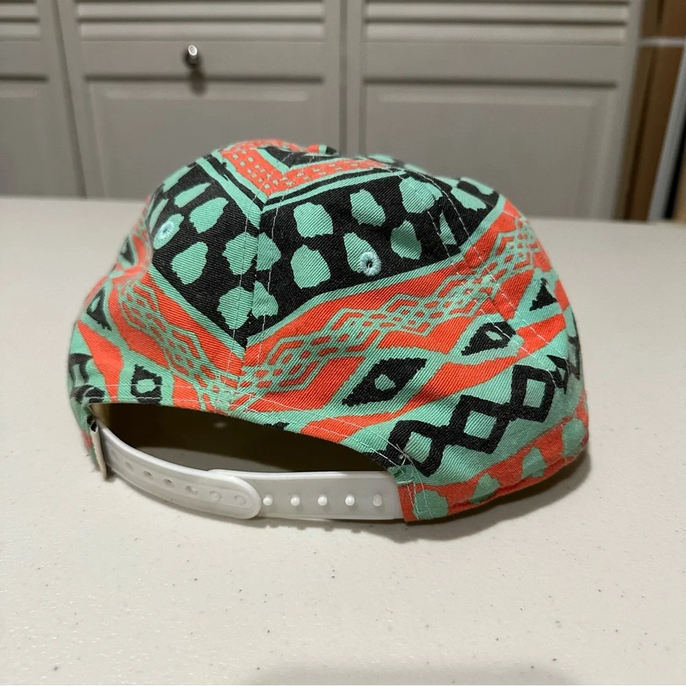 Vans Off The Wall Snap Back Hat w/ Geometric Pattern